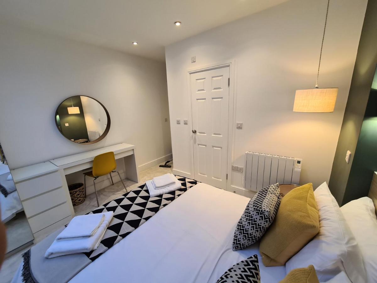 The Taylor Suite - Stunning 2-Ensuite Beds, Cathedral View Roof Garden Труро Екстер'єр фото