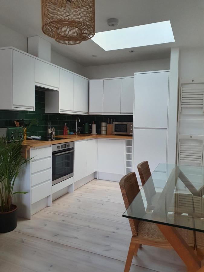 The Taylor Suite - Stunning 2-Ensuite Beds, Cathedral View Roof Garden Труро Екстер'єр фото
