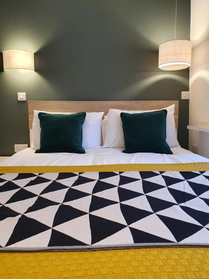 The Taylor Suite - Stunning 2-Ensuite Beds, Cathedral View Roof Garden Труро Екстер'єр фото